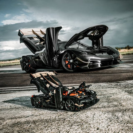 Koenigsegg Sadair's Spear Megacar LEGO Technic