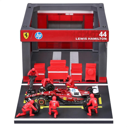 Bburago - Ferrari SF-25 Hamilton, 1:43 Scale Diorama Pit Stop Playset