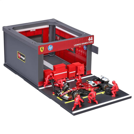 Bburago - Ferrari SF-25 Hamilton, 1:43 Scale Diorama Pit Stop Playset