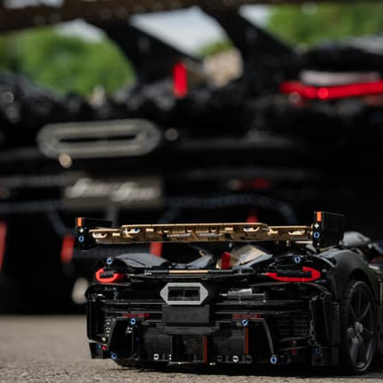 Koenigsegg Sadair's Spear Megacar LEGO Technic