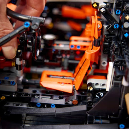 Koenigsegg Sadair's Spear Megacar LEGO Technic